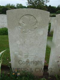 Etaples Military Cemetery - Taylor, E
